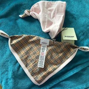 Burberry baby hat & bib set